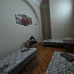 Fivehostel