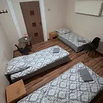 Fivehostel