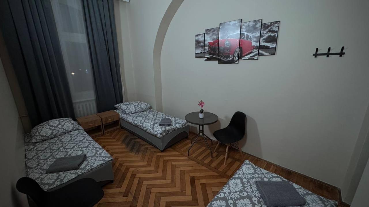Fivehostel