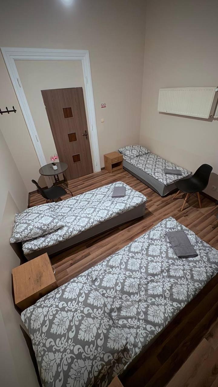 Fivehostel *