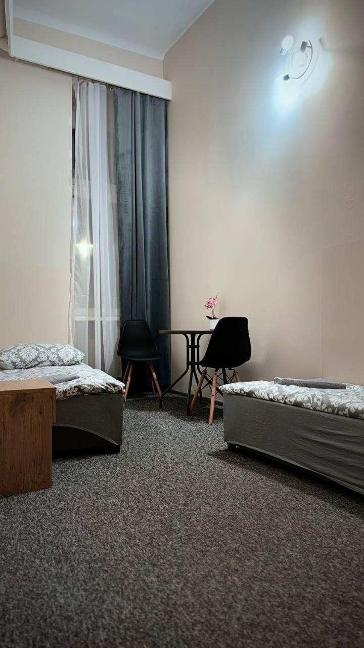 Fivehostel *